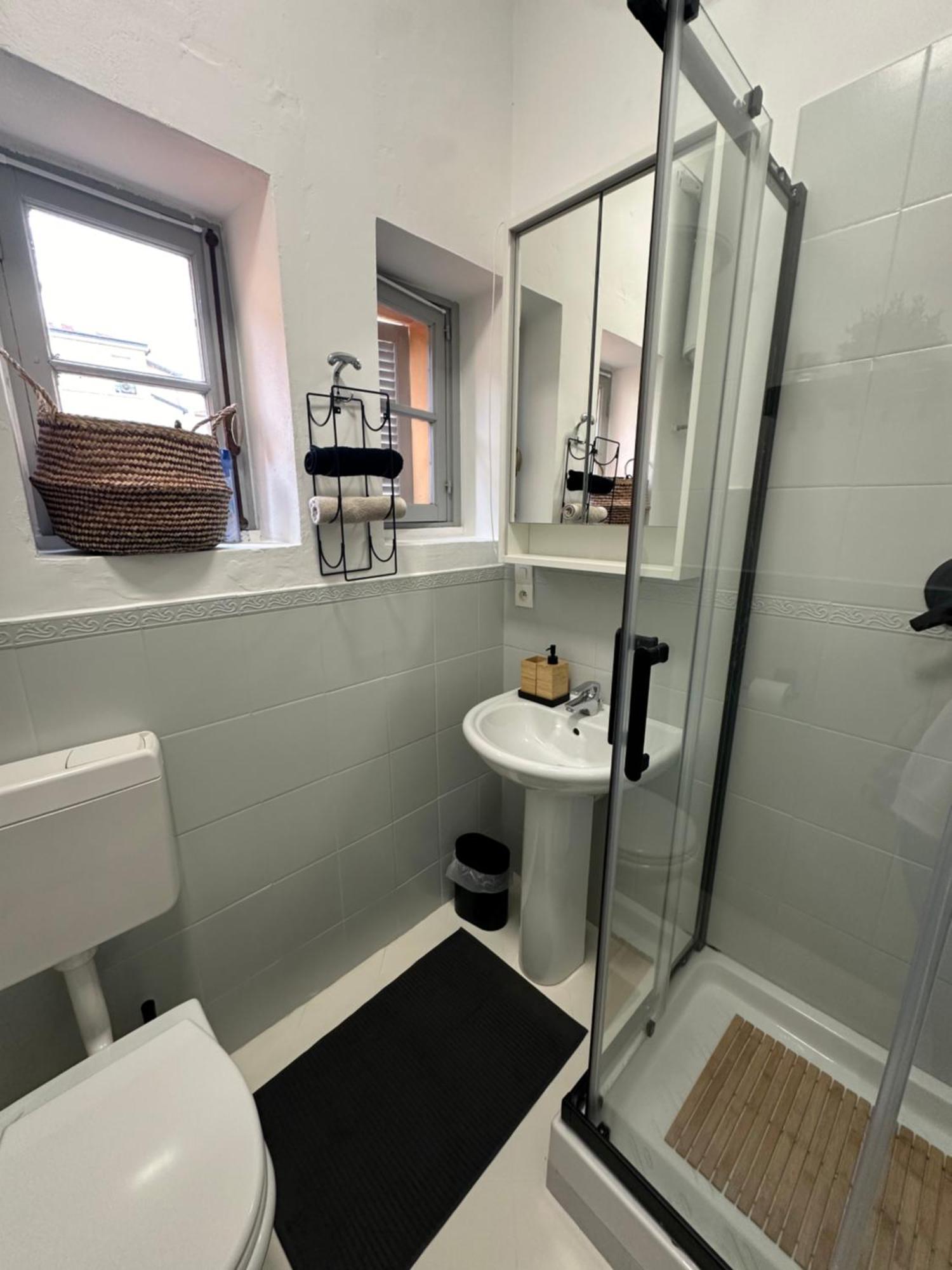 Villarey Home - Central Apartment In מנטון מראה חיצוני תמונה