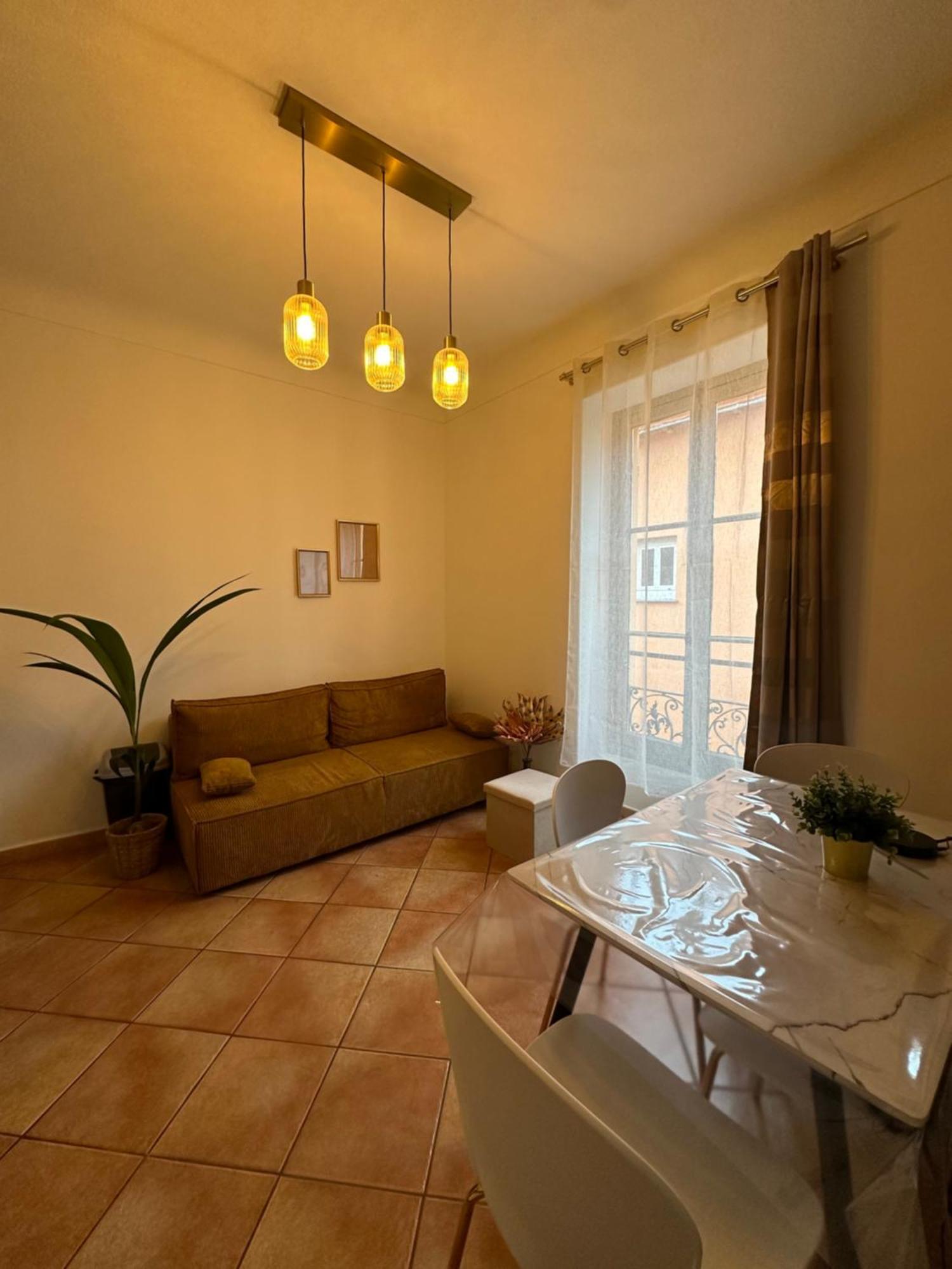 Villarey Home - Central Apartment In מנטון מראה חיצוני תמונה