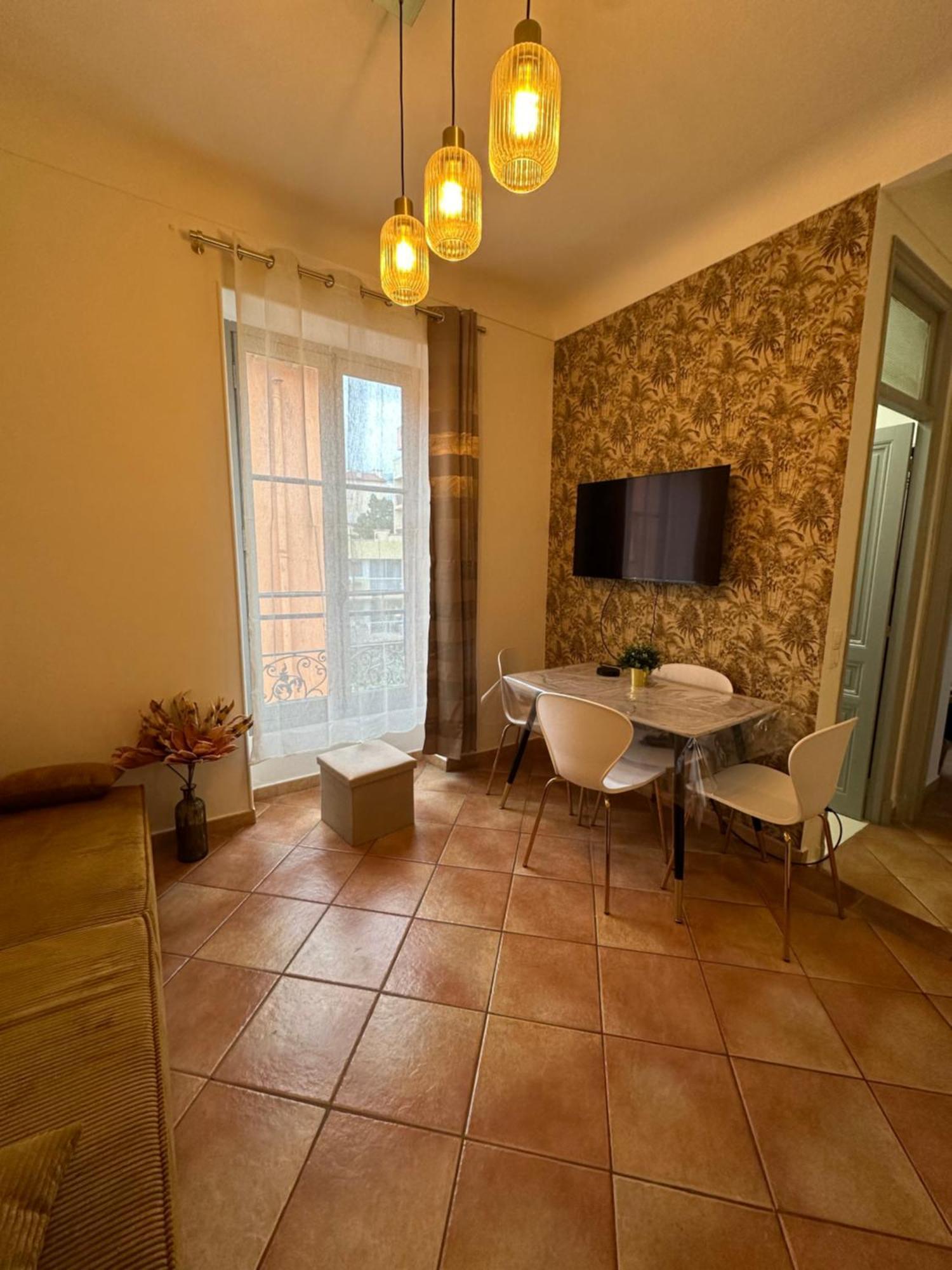 Villarey Home - Central Apartment In מנטון מראה חיצוני תמונה